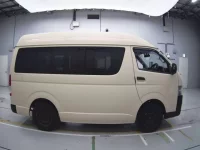 Toyota HIACE VAN лот № 30285 оценка 3.5  с аукциона в Японии 2