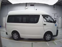 Toyota HIACE VAN лот № 30287 оценка 3.5  с аукциона в Японии 2