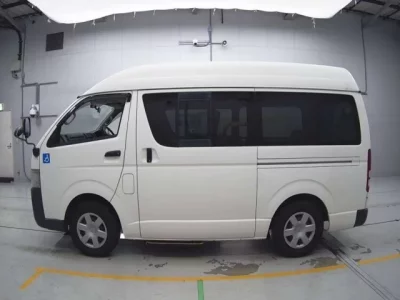 Toyota HIACE VAN  с аукциона в Японии