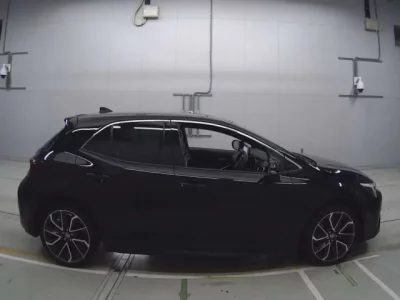 Toyota COROLLA SPORT  с аукциона в Японии