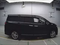 Nissan ELGRAND лот № 33412 оценка 3.5  с аукциона в Японии 2