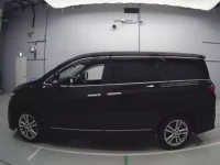 Nissan ELGRAND лот № 33412 оценка 3.5  с аукциона в Японии 3
