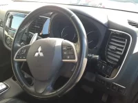 Mitsubishi OUTLANDER PHEV лот № 30321 оценка 4  с аукциона в Японии 6