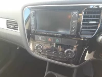 Mitsubishi OUTLANDER PHEV лот № 30321 оценка 4  с аукциона в Японии 9