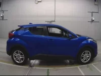Toyota C-HR лот № 33413 оценка 4  с аукциона в Японии 2
