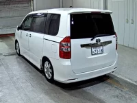 Toyota NOAH лот № 3088 оценка 3.5  с аукциона в Японии 1