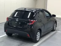 Toyota YARIS лот № 3015 оценка 5  с аукциона в Японии 3