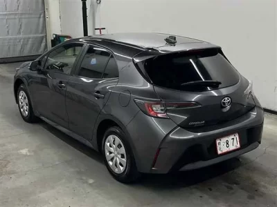 Toyota COROLLA SPORT  с аукциона в Японии