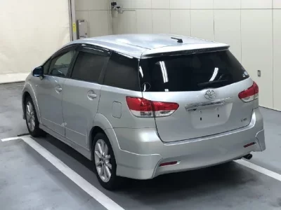Toyota WISH  с аукциона в Японии