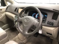 Toyota ISIS лот № 3041 оценка 4  с аукциона в Японии 5