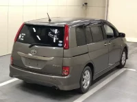 Toyota ISIS лот № 3041 оценка 4  с аукциона в Японии 3