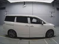 Nissan ELGRAND лот № 36515 оценка 4.5  с аукциона в Японии 2