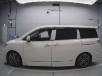 Nissan ELGRAND лот № 36515 оценка 4.5  с аукциона в Японии 3