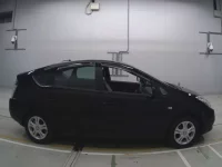 Toyota PRIUS лот № 36517 оценка 4.5  с аукциона в Японии 2