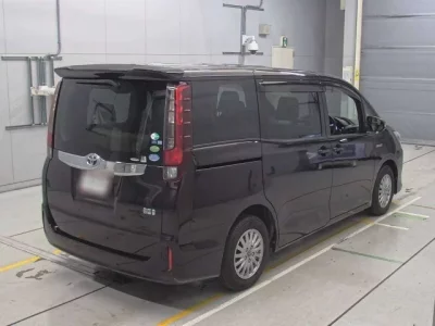 Toyota NOAH  с аукциона в Японии