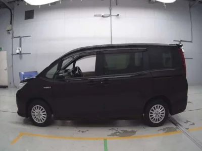 Toyota NOAH  с аукциона в Японии