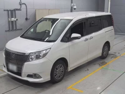 Toyota ESQUIRE  с аукциона в Японии