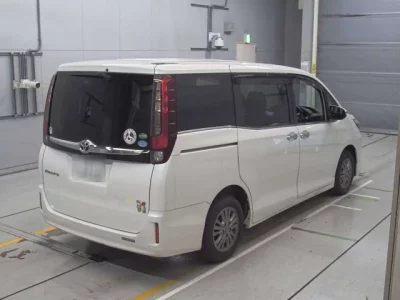 Toyota ESQUIRE  с аукциона в Японии