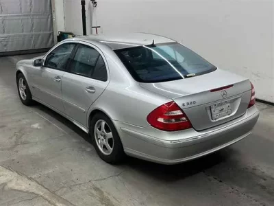 Mercedes-Benz E CLASS  с аукциона в Японии