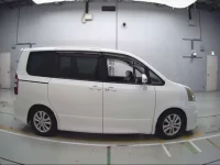 Toyota NOAH лот № 30388 оценка 3.5  с аукциона в Японии 2