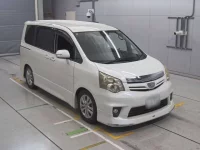Toyota NOAH лот № 30388 оценка 3.5  с аукциона в Японии 4