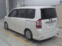 Toyota NOAH лот № 30388 оценка 3.5  с аукциона в Японии 5
