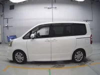 Toyota NOAH лот № 30388 оценка 3.5  с аукциона в Японии 3