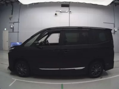 Toyota VOXY  с аукциона в Японии