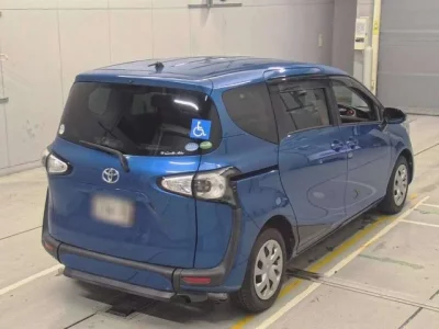 Toyota SIENTA  с аукциона в Японии