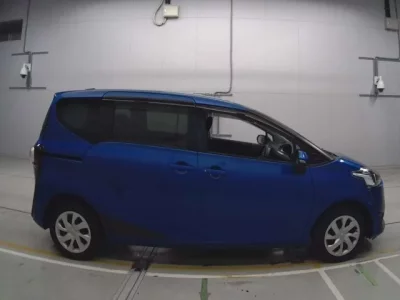 Toyota SIENTA  с аукциона в Японии