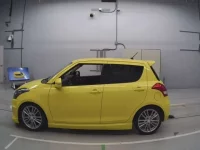 Suzuki SWIFT лот № 30411 оценка 4.5  с аукциона в Японии 3