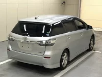 Toyota WISH лот № 3087 оценка 3.5  с аукциона в Японии 3