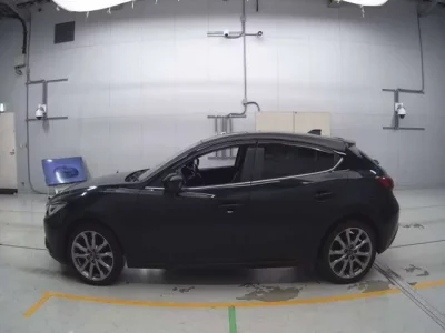 Mazda AXELA  с аукциона в Японии