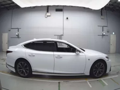 Lexus LS  с аукциона в Японии