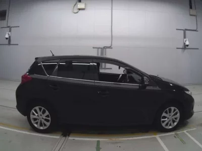 Toyota AURIS  с аукциона в Японии