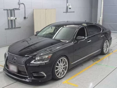Lexus LS  с аукциона в Японии
