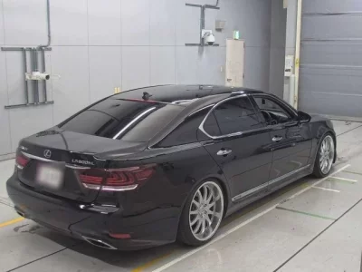 Lexus LS  с аукциона в Японии