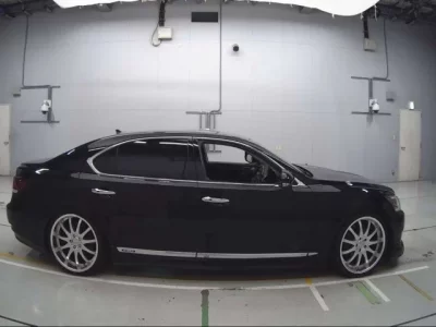 Lexus LS  с аукциона в Японии