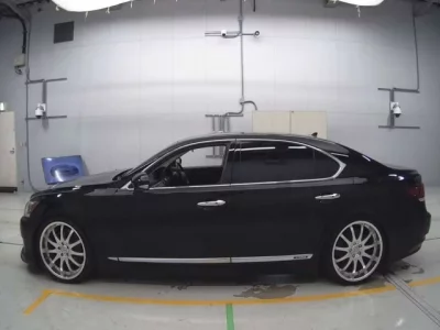 Lexus LS  с аукциона в Японии