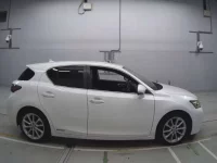 Lexus CT лот № 30481 оценка 4  с аукциона в Японии 2