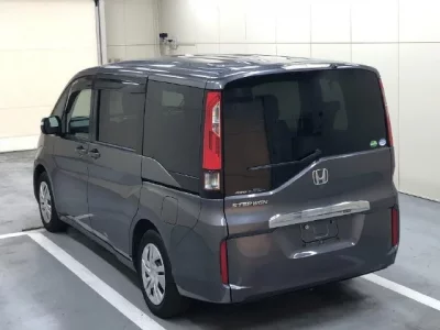 Honda STEP WAGON  с аукциона в Японии
