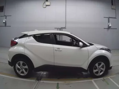 Toyota C-HR  с аукциона в Японии