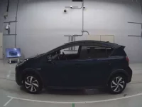 Toyota AQUA лот № 30497 оценка R  с аукциона в Японии 3