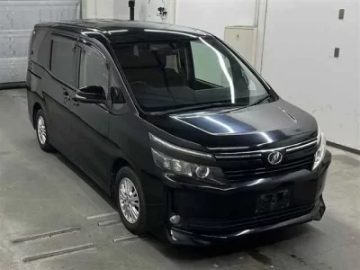 Toyota VOXY  с аукциона в Японии