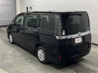 Toyota VOXY  с аукциона в Японии