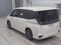 Toyota VOXY лот № 30511 оценка 3  с аукциона в Японии 5