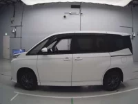 Toyota VOXY лот № 30511 оценка 3  с аукциона в Японии 3