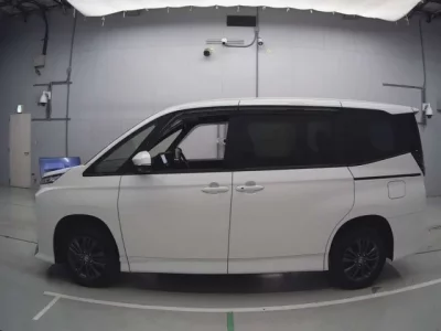 Toyota VOXY  с аукциона в Японии