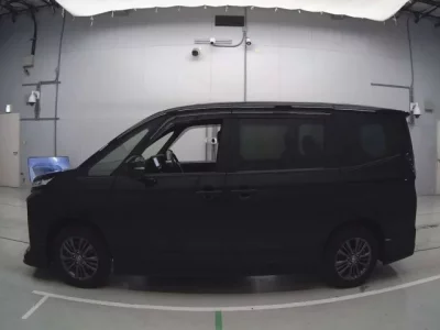 Toyota VOXY  с аукциона в Японии