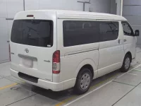 Toyota HIACE VAN лот № 40007 оценка 4  с аукциона в Японии 1